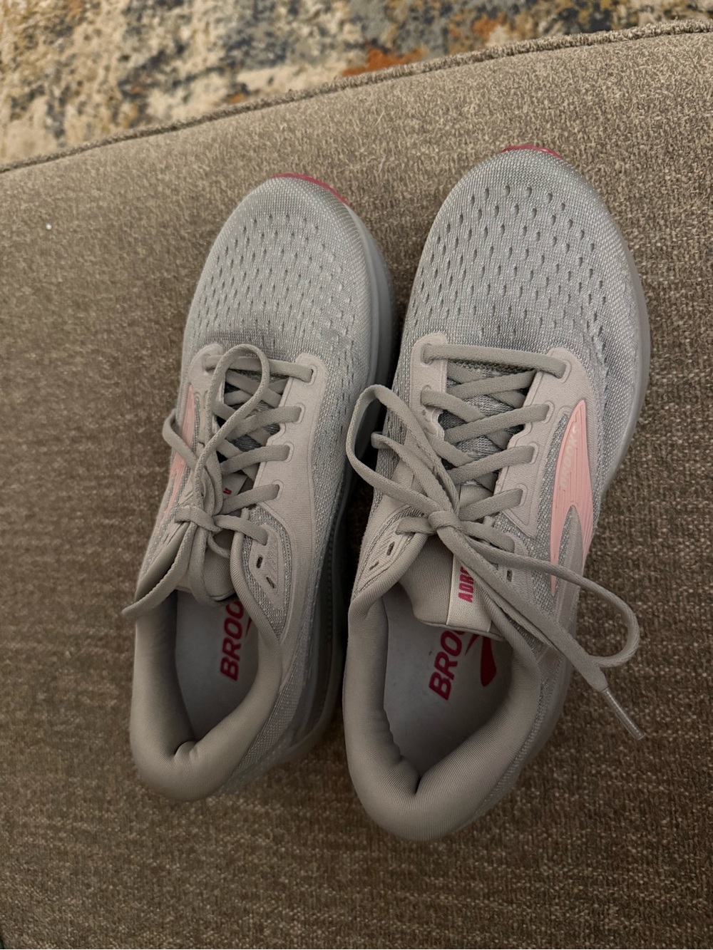 Brooks Women's Light Gray Running Sneakers with Pink Logo - Picture 3 of 4